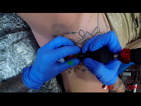 ❤️ Ekstremt tatoveret hottie Sully Savage fik en tatovering på sin klitoris ️❌ Porn video at da.myinvest.top ❤